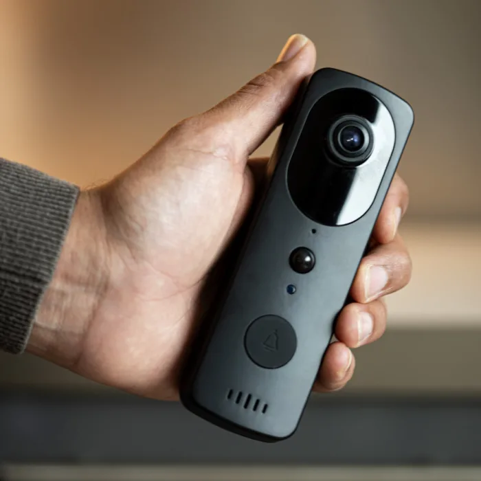 video deurbel action in hand